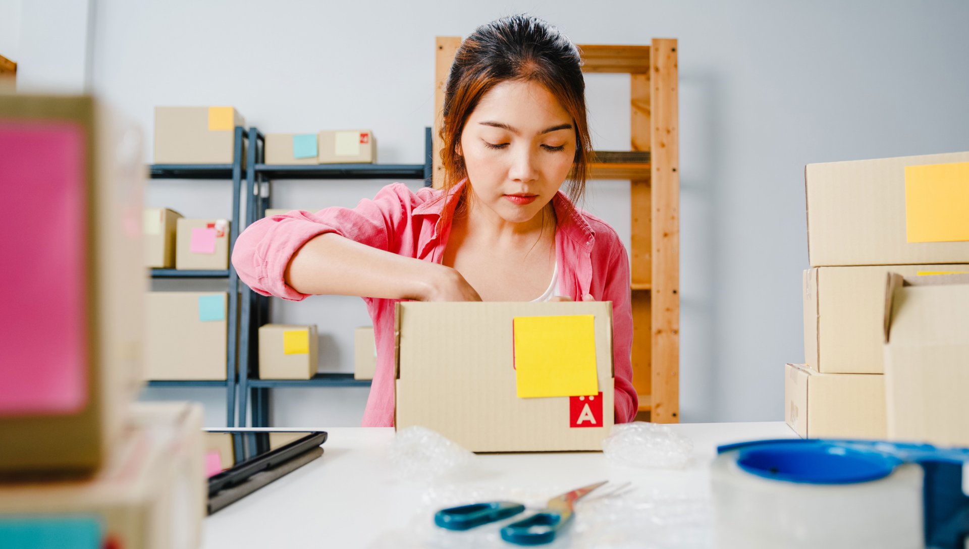 Gambar stiker branding pada kemasan produk UMKM seperti kopi, makanan, dan skincare