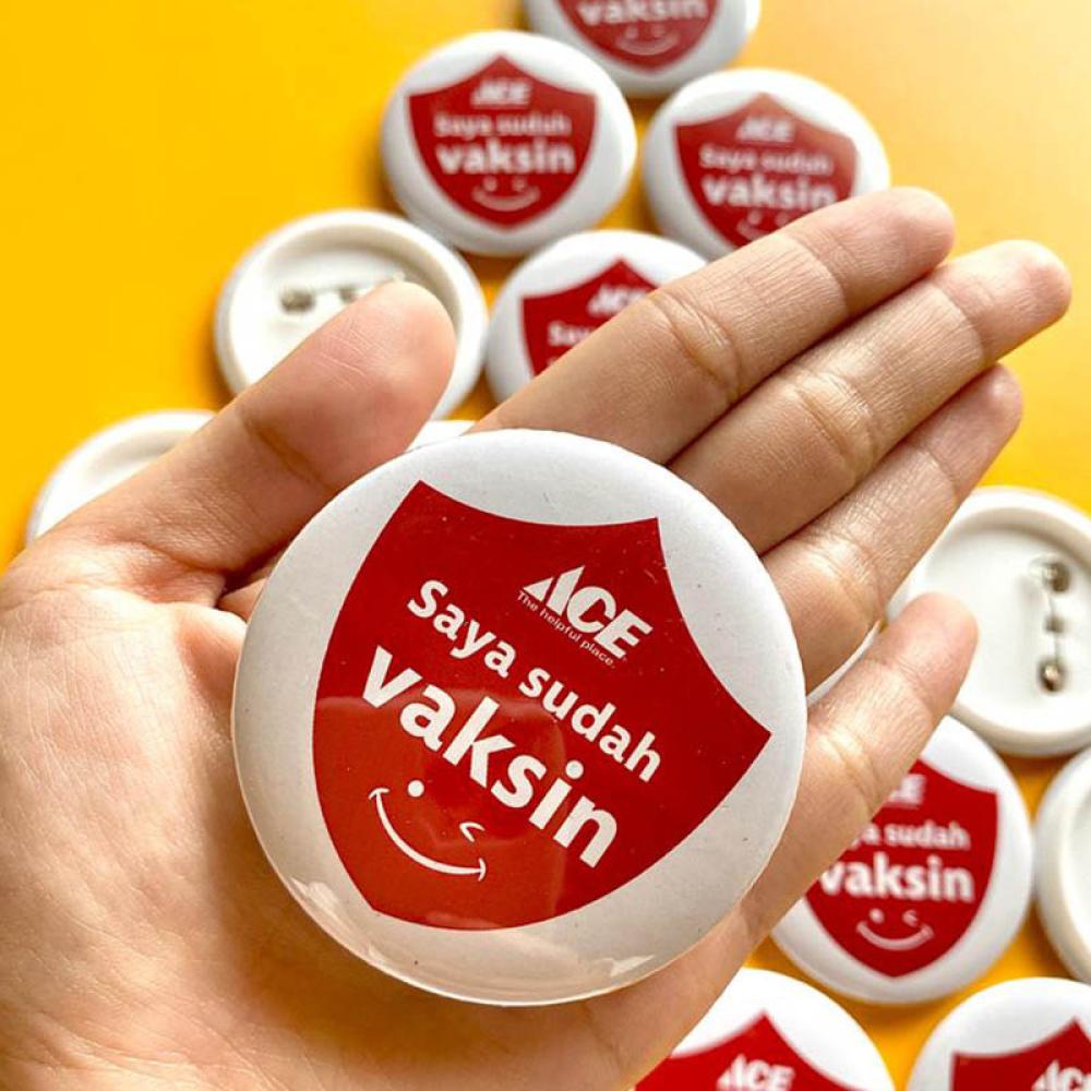 Cetak PIN Souvenir 58mm Glossy – Custom Desain
