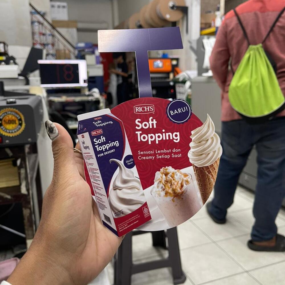 Woobler PET Film 12cm – Display Promosi Anti Basah untuk Kulkas & Area Lembab